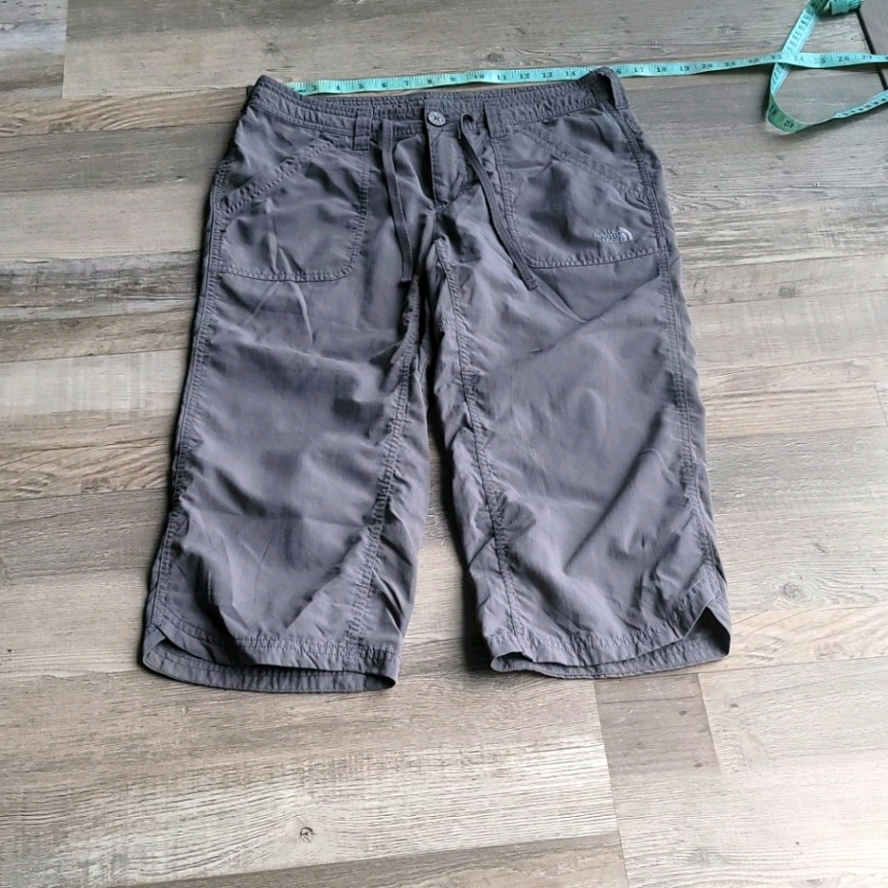 capri hiking pants in size 6